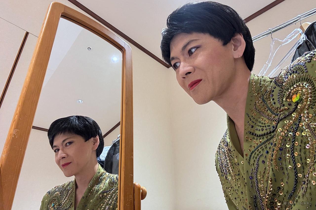 前夜にコシノジュンコ先生とお会いしたから、そのまんま美川の化粧の塩梅がわからない。