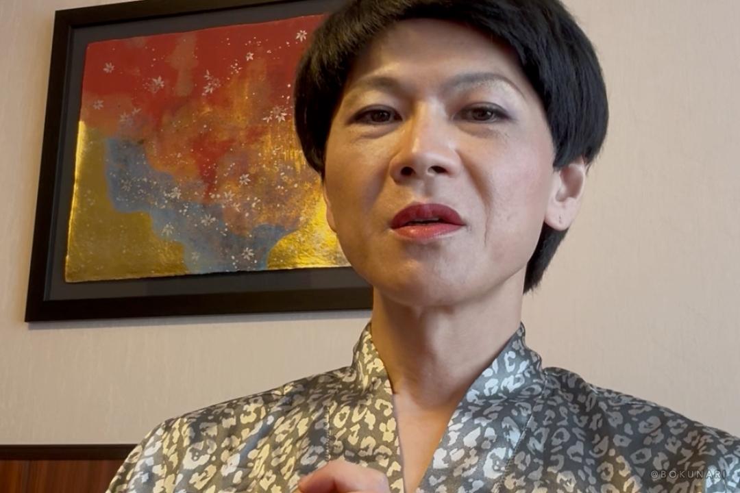 高齢者福祉施設利用者様に笑顔を再び:シニア層に支持される昭和歌謡専門ものまね芸人・そのまんま美川さん