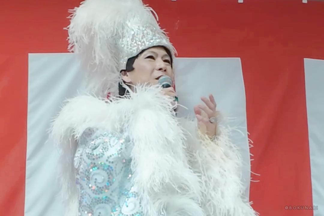 高齢者福祉施設利用者様に笑顔を再び:ものまねと昭和歌謡でシニア層に支持される昭和歌謡専門ものまね芸人・そのまんま美川さん