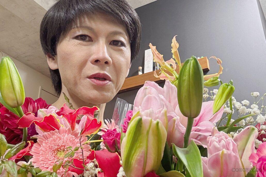 人宿町人情祭2025:美川憲一そっくりさんそのまんま美川ショーの様子