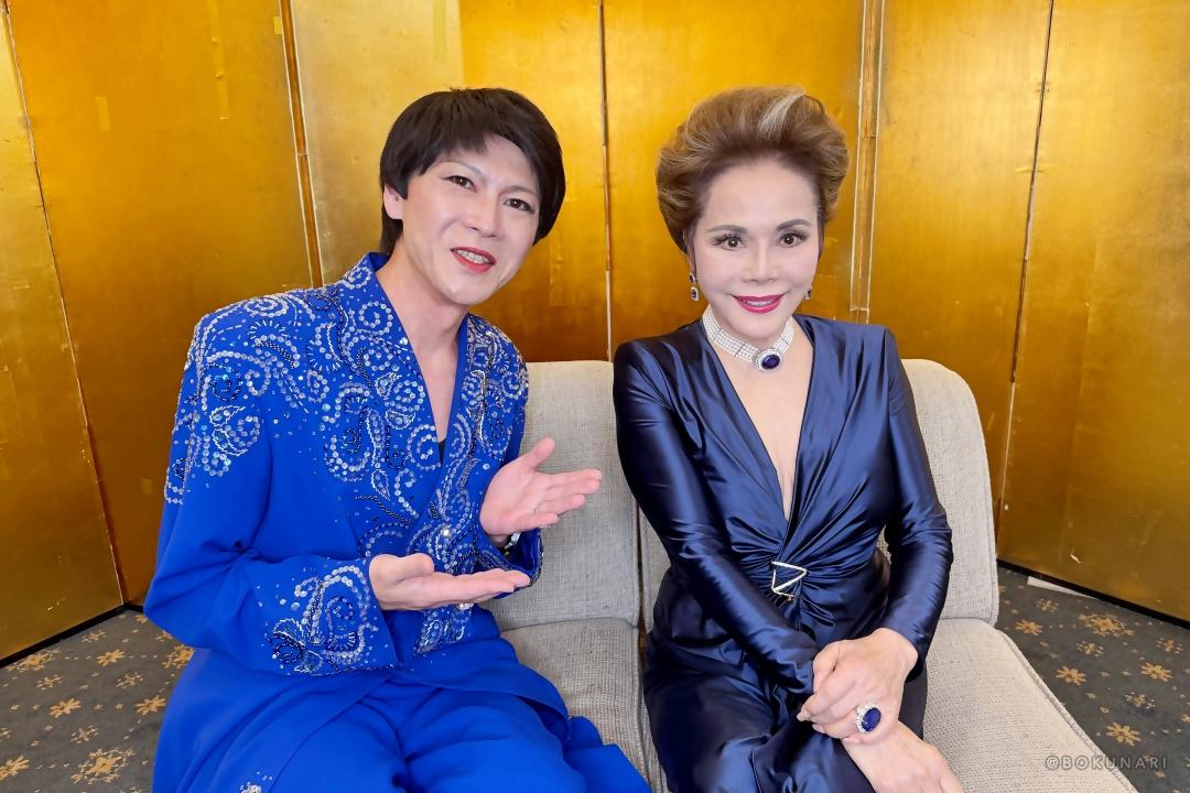 宝飾店様 ジュエリー展示会アトラクション・そのまんま美川歌謡ショー：デヴィ夫人とツーショット