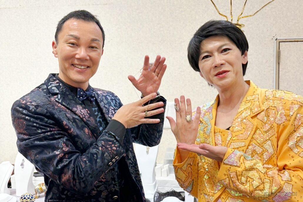 宝飾店様 ジュエリー展示会アトラクション:マジックGOさんとツーショット